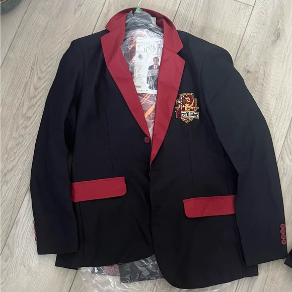 Spirit Gryffindor Suit Costume - Picture 4 of 4
